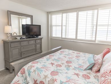 Siesta Key Vacation Condo Sleeps Six Guests.